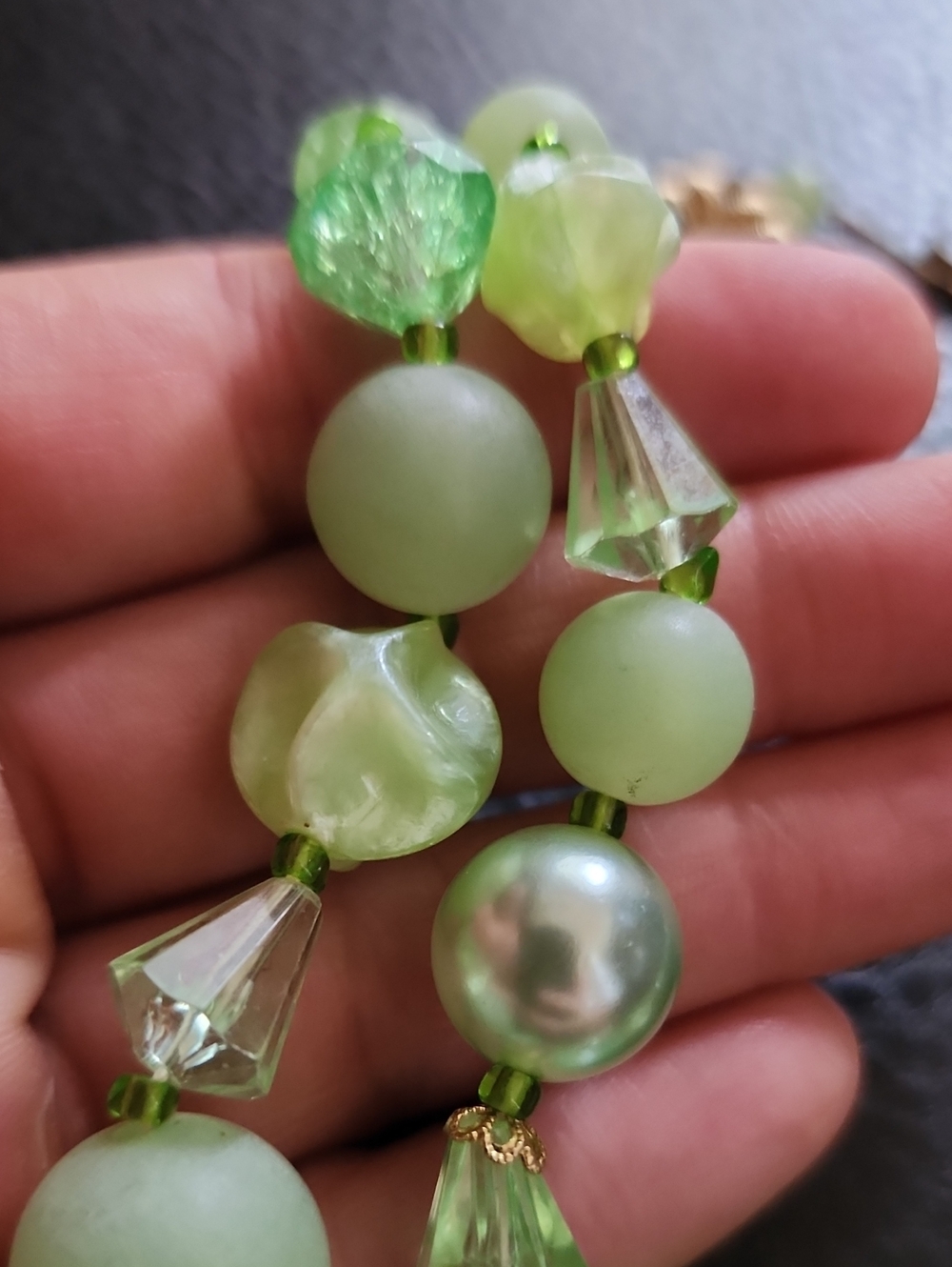 VTG Green Beaded Necklace - Elegant Light Green Statement Jewelry - Picture 6 of 9